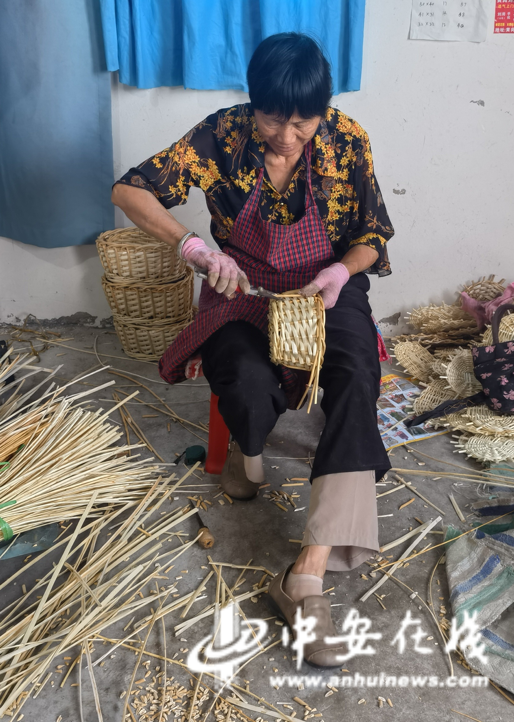 牢记嘱托 感恩奋进——安徽往前赶 非遗柳编 “编“出村民幸福